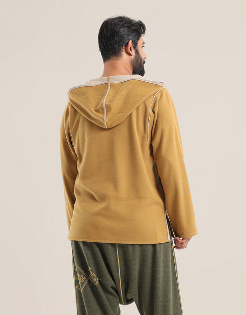 Hooded sweater with long sleeves